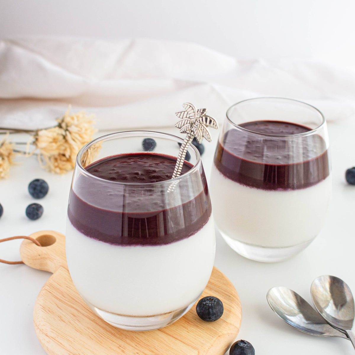 Panna cotta coco & son coulis d'acai