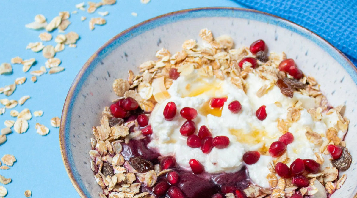 Açai bowl grenade et faisselle : la recette du chef Matthieu Payet-Godel